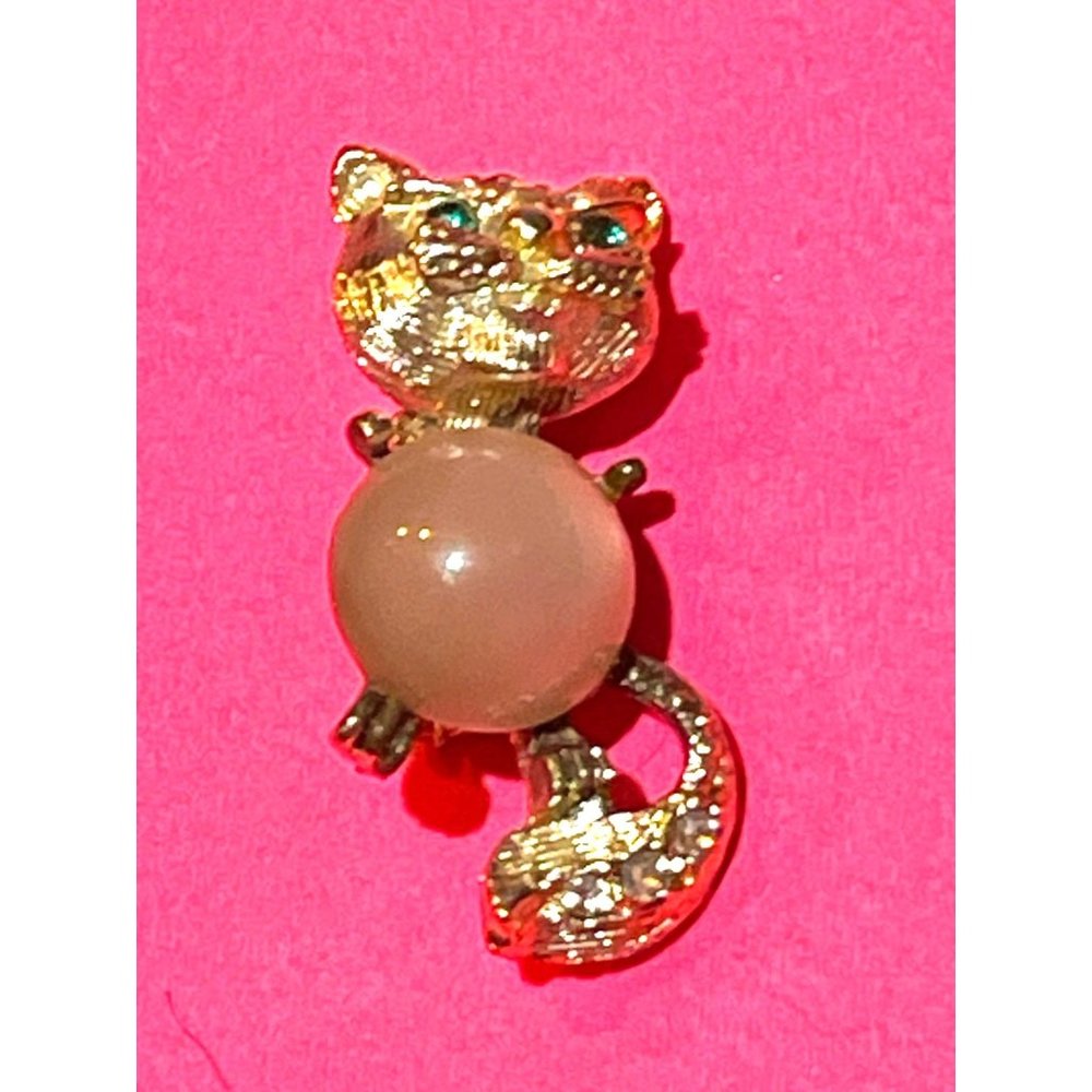 Vintage Gold Tone Jelly Belly Cat Brooch Emerald and Clear Rhinestone Accents